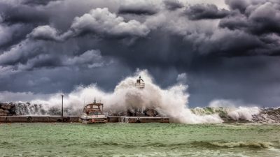 Safety Boat Handling Tips During storm